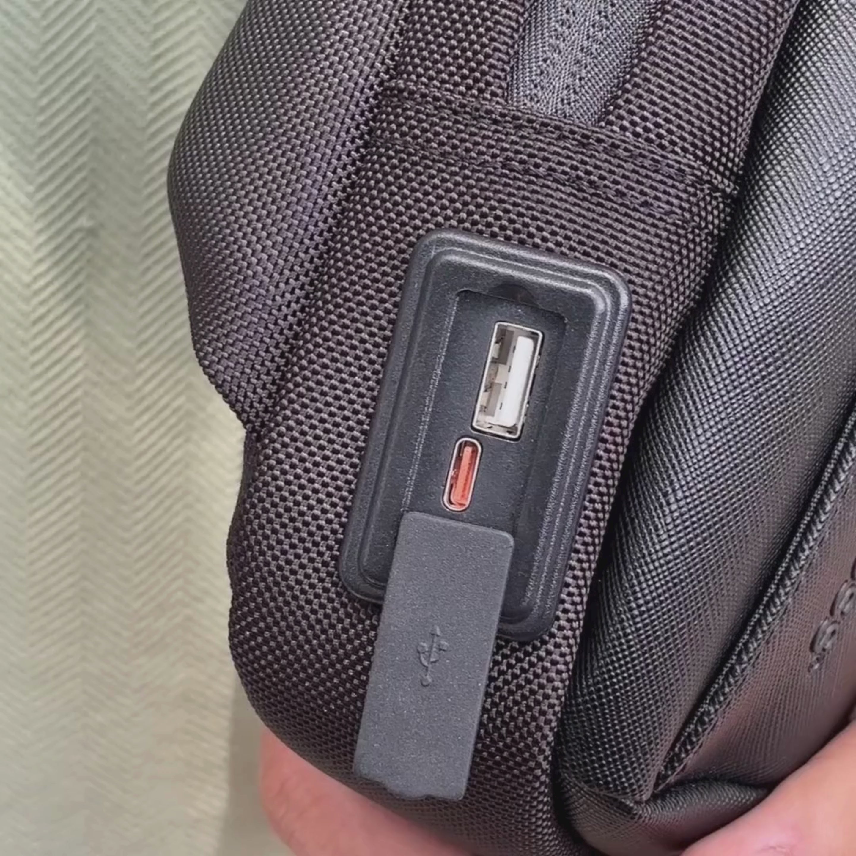 SKROSS Crossbody Sling Fanny Pack with USB & Type C Charging Port