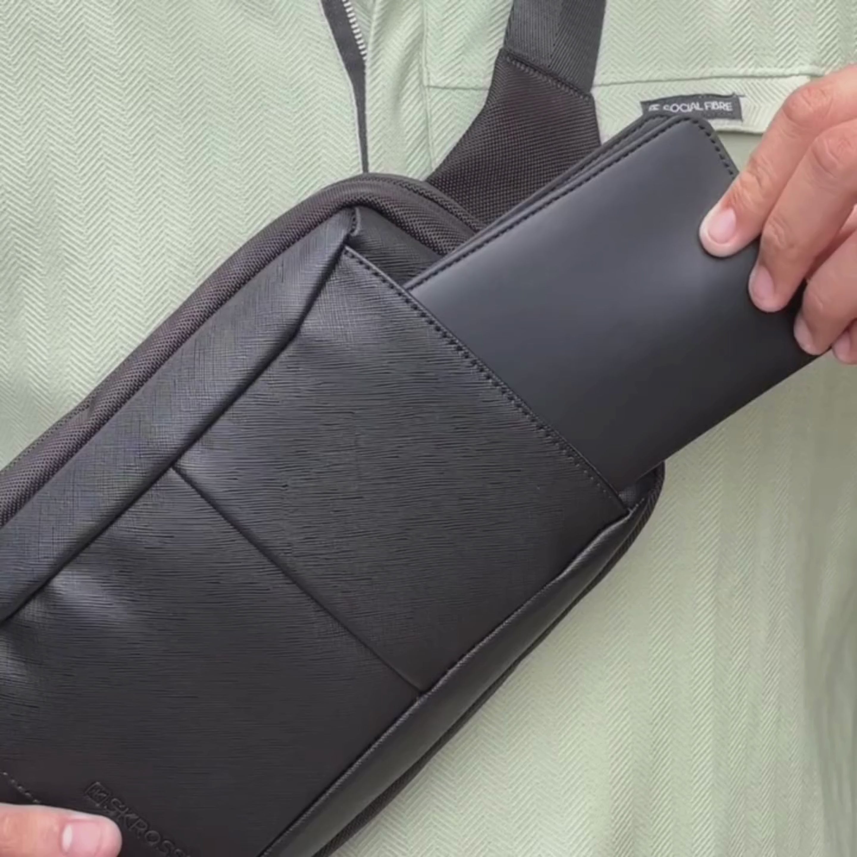 SKROSS Crossbody Sling Fanny Pack with USB & Type C Charging Port